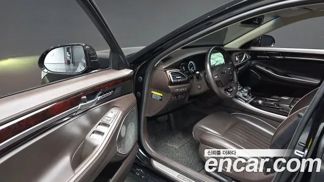 Genesis G90 2016 thumb 10