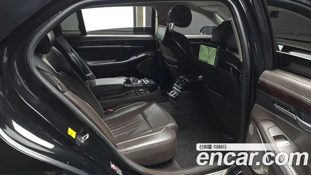 Genesis G90 2016 thumb 11