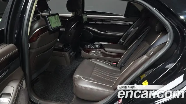 Genesis G90 2016 thumb 12