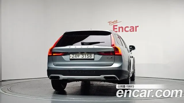 Volvo V90 2017 thumb 4
