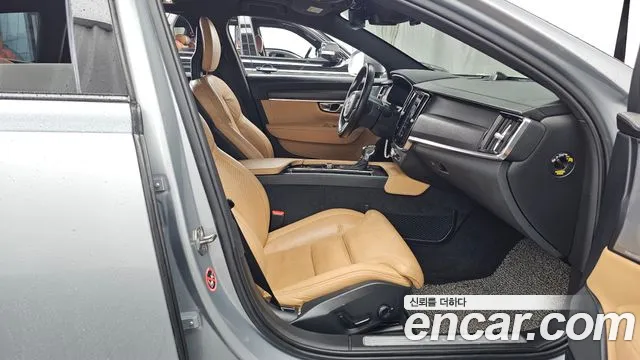 Volvo V90 2017 thumb 11