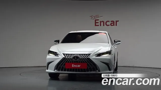 Lexus ES 2025 thumb 2