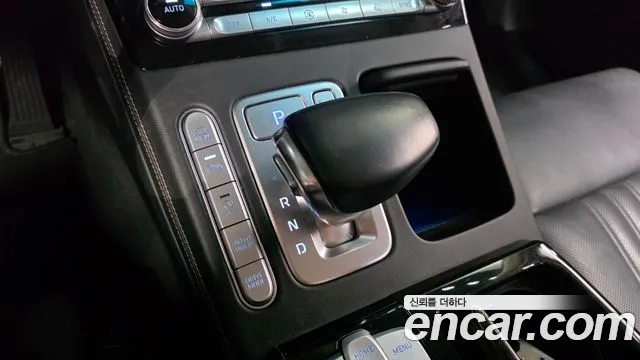 Genesis G90 2019 thumb 9