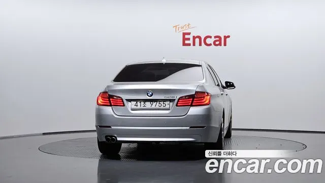BMW 5 серии 2012 thumb 4