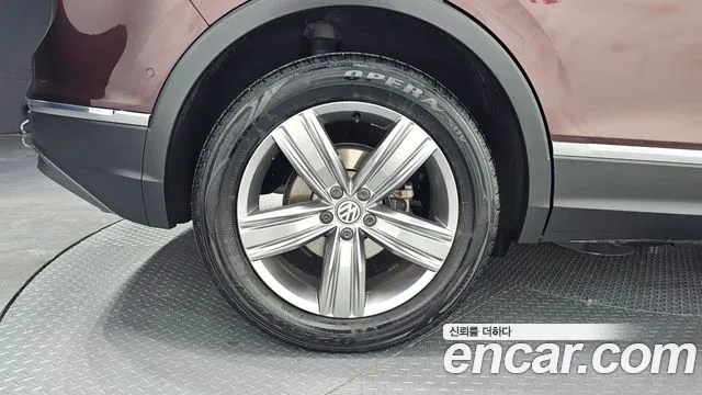 Volkswagen Tiguan 2018 thumb 4
