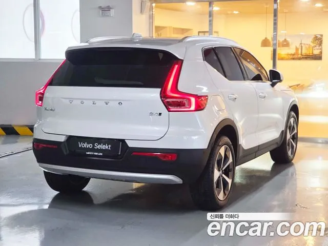 Volvo XC40 2025 thumb 2