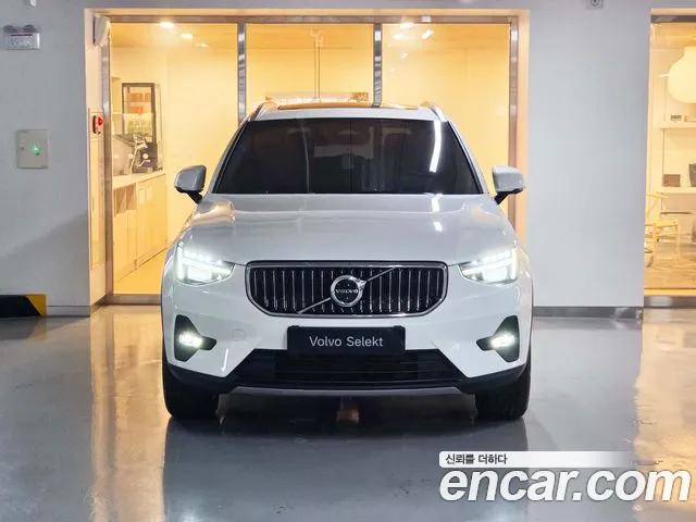 Volvo XC40 2025 thumb 3