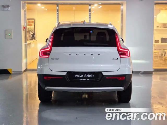 Volvo XC40 2025 thumb 4