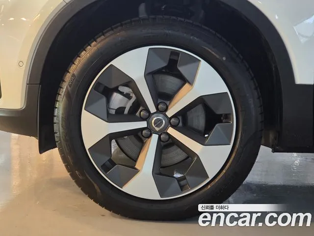 Volvo XC40 2025 thumb 5