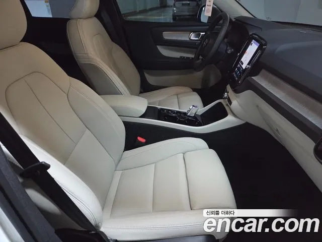 Volvo XC40 2025 thumb 10