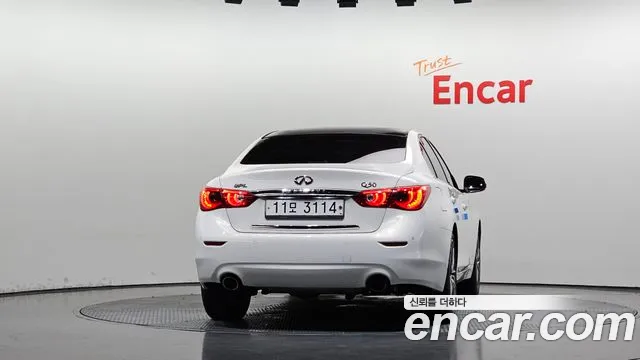 Infiniti Q50 2015 thumb 4