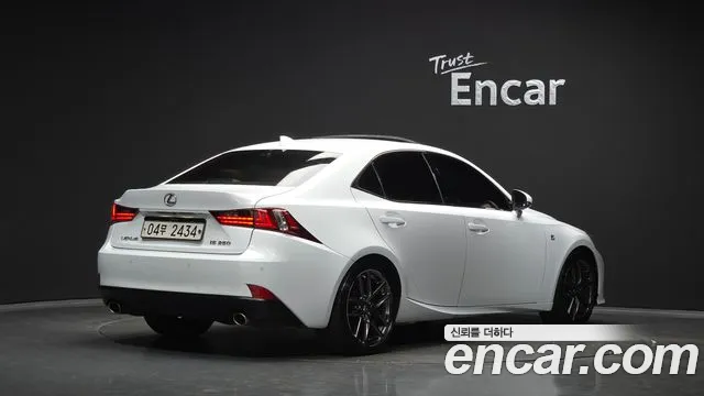 Lexus IS 2013 thumb 2