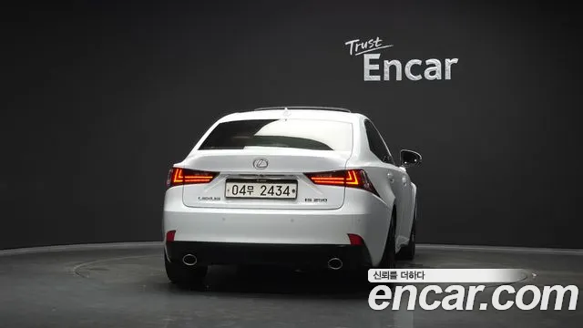 Lexus IS 2013 thumb 4