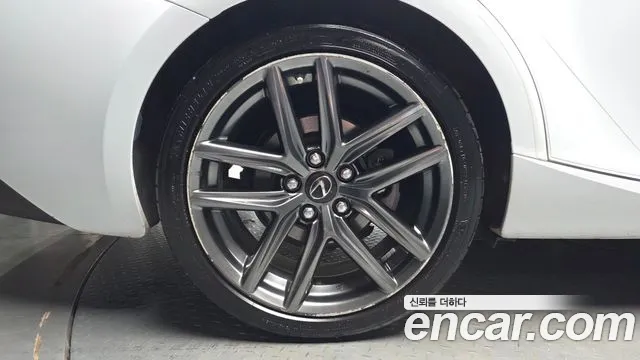 Lexus IS 2013 thumb 5