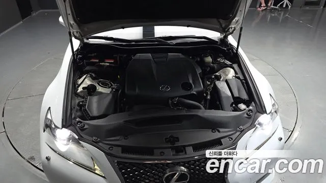 Lexus IS 2013 thumb 6