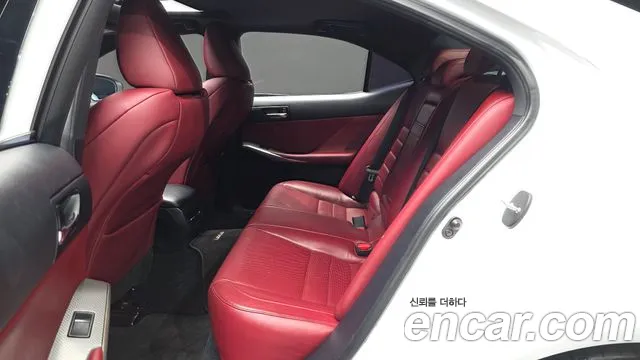 Lexus IS 2013 thumb 12