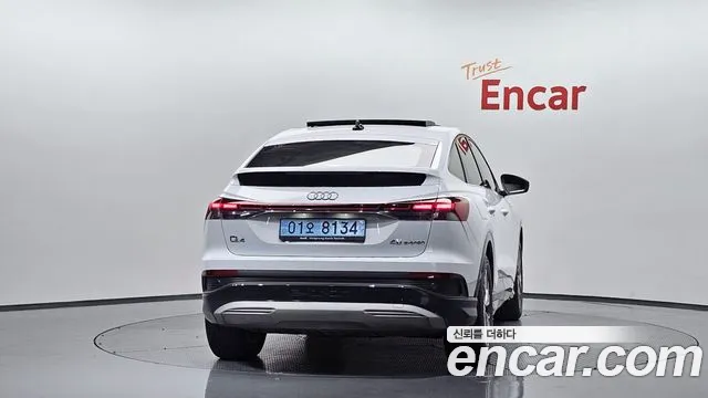 Audi Q4 e-tron 2025 thumb 3