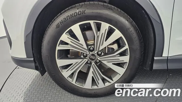 Audi Q4 e-tron 2025 thumb 4