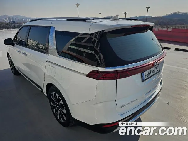 Kia Carnival 2021 thumb 4