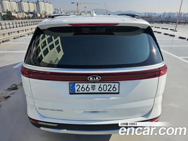 Kia Carnival 2021 thumb 5