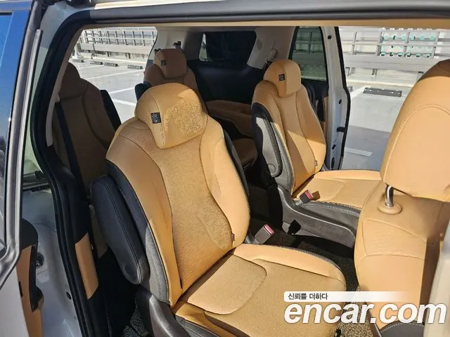 Kia Carnival 2021 thumb 10