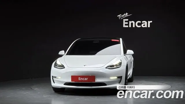 Tesla Model 3 2020 thumb 2
