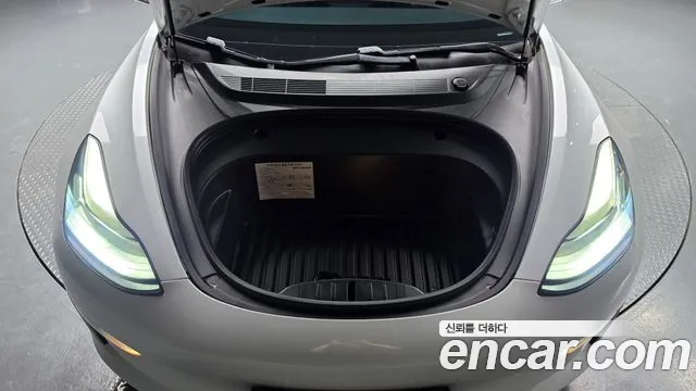 Tesla Model 3 2020 thumb 5