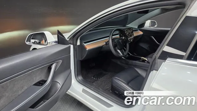 Tesla Model 3 2020 thumb 9