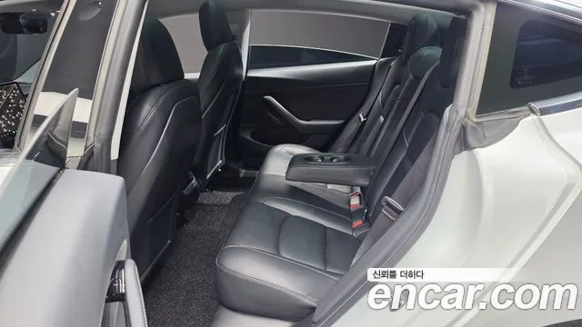 Tesla Model 3 2020 thumb 10