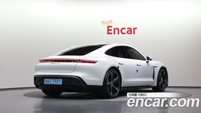 Porsche Taycan 2021 thumb 2