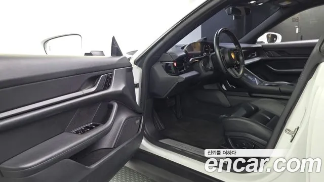 Porsche Taycan 2021 thumb 10