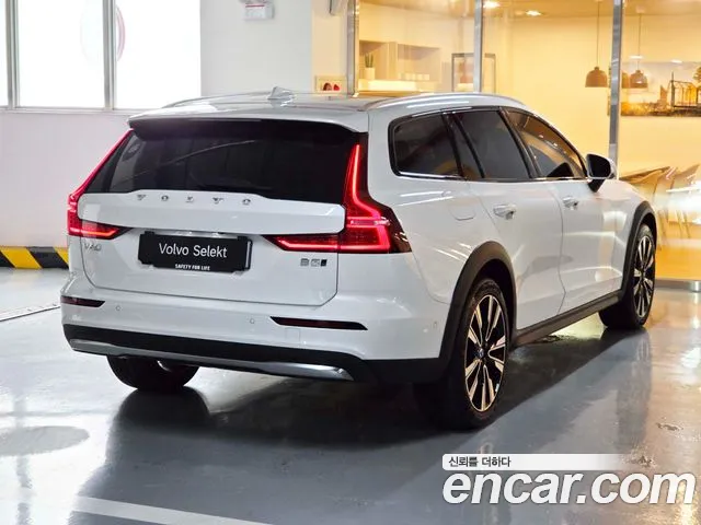 Volvo V60 2025 thumb 2