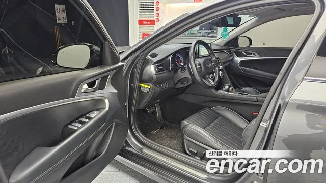 Genesis G70 2017 thumb 10
