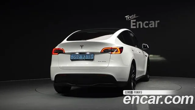Tesla Model Y 2024 thumb 3