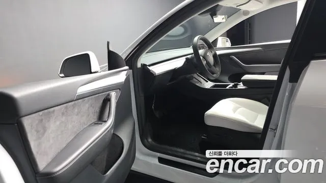 Tesla Model Y 2024 thumb 9