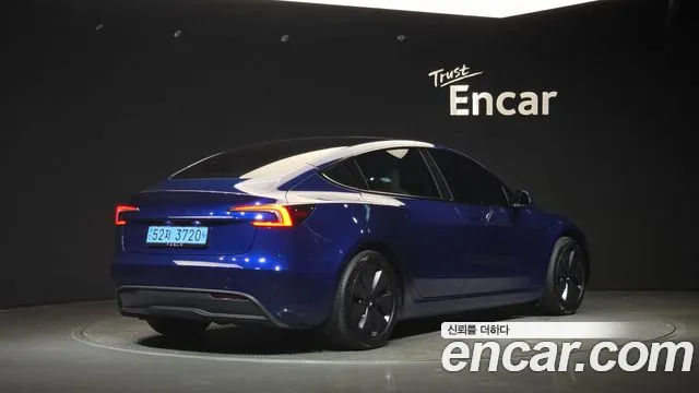 Tesla Model 3 2024 thumb 2
