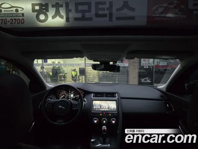 Jaguar E-Pace 2019 thumb 9