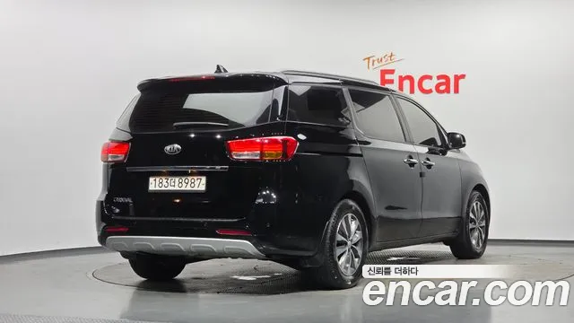 Kia Carnival 2018 thumb 2
