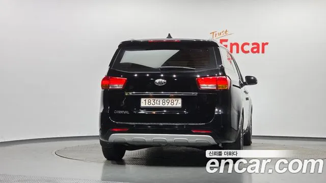 Kia Carnival 2018 thumb 4