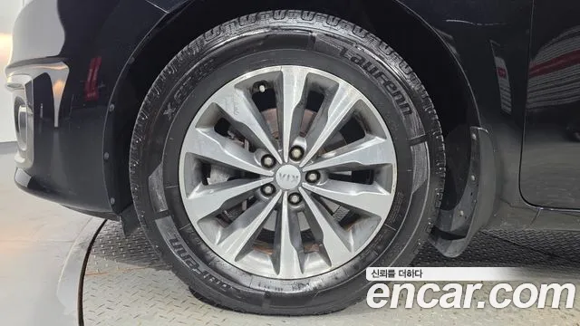 Kia Carnival 2018 thumb 5