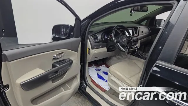 Kia Carnival 2018 thumb 10