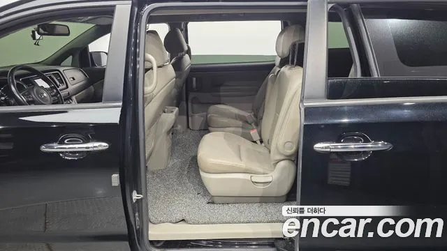 Kia Carnival 2018 thumb 11