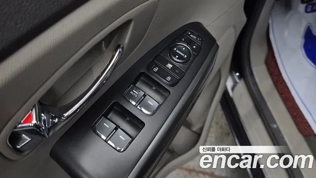 Kia Carnival 2018 thumb 12