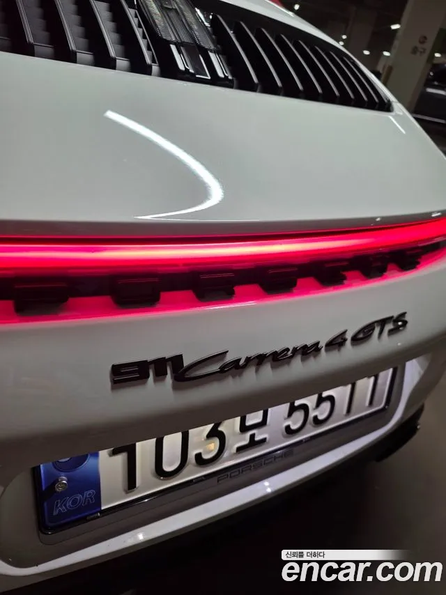 Porsche 911 2023 thumb 3