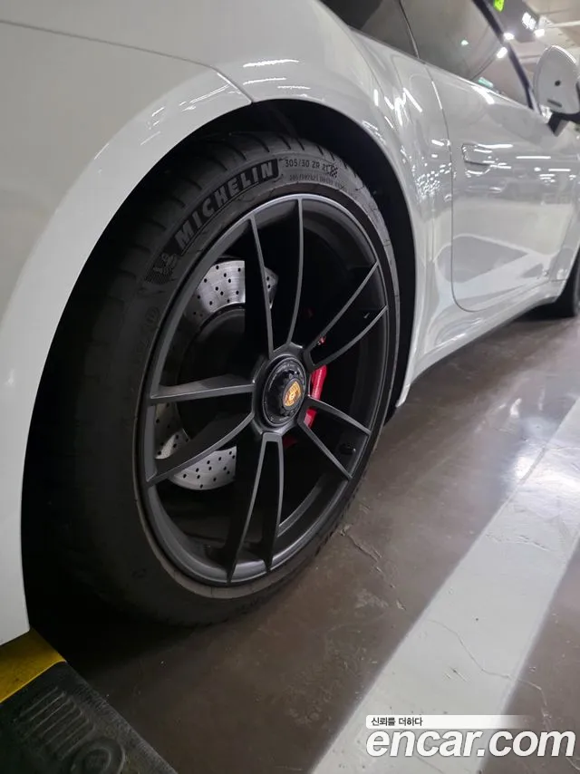 Porsche 911 2023 thumb 5