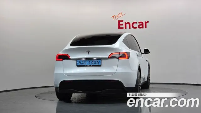 Tesla Model Y 2024 thumb 3