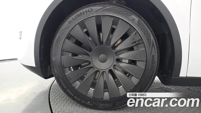 Tesla Model Y 2024 thumb 4