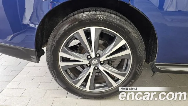 Nissan Pathfinder 2017 thumb 5