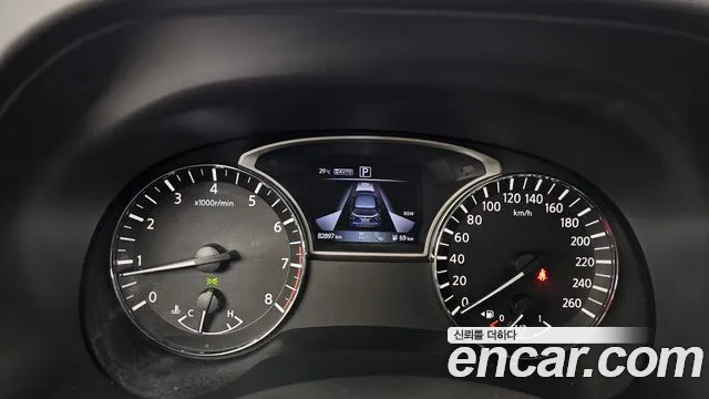Nissan Pathfinder 2017 thumb 8