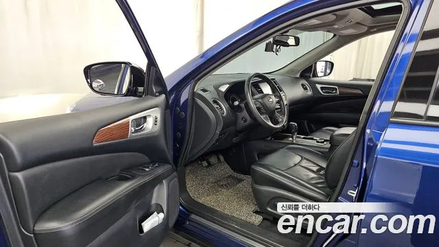 Nissan Pathfinder 2017 thumb 10